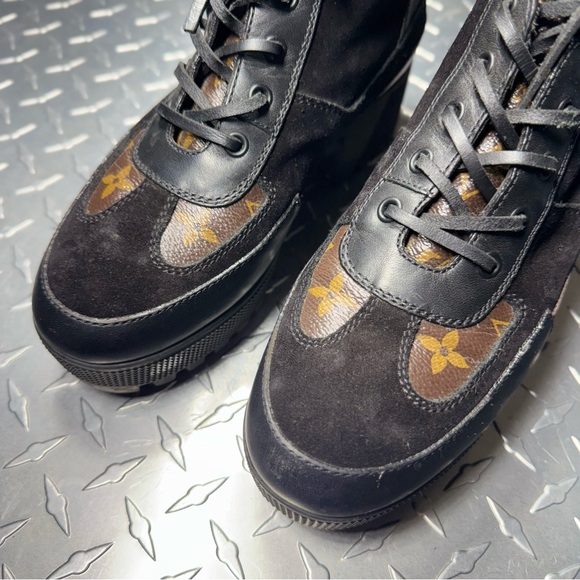 Louis Vuitton Suede/Leather Monogram Laureate Platform Combat Boot in Black 37.5 - Picture 4 of 7
